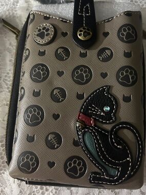 Chala Taupe Cat Appliqué Zip Around Wallet